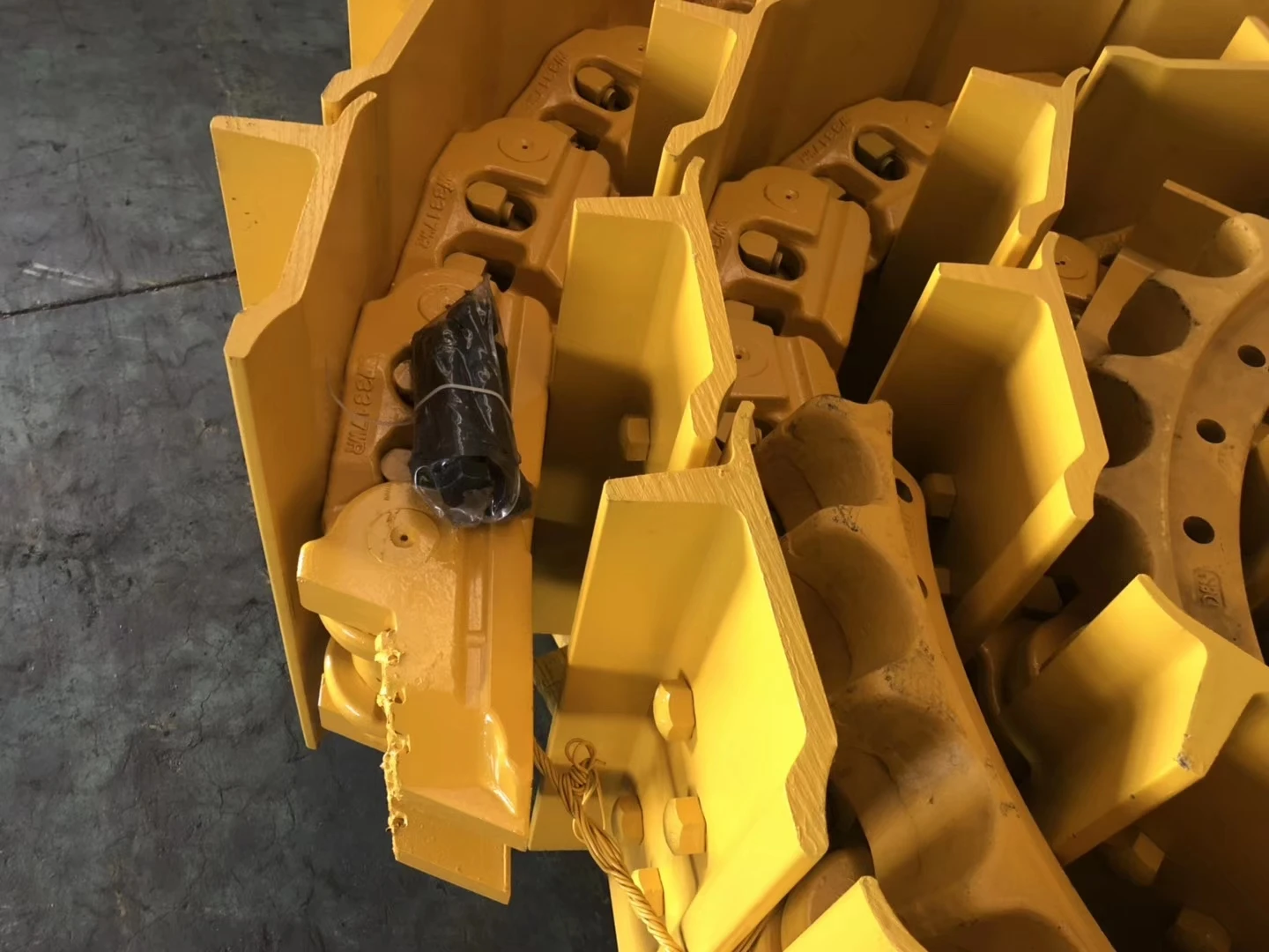 D20,D30,D40,D50,D60,D65,D80,D85,D135,D155,D355,D375 Bulldozer Machinery Repair Shops Undercarriage Part ,construction Works FDM