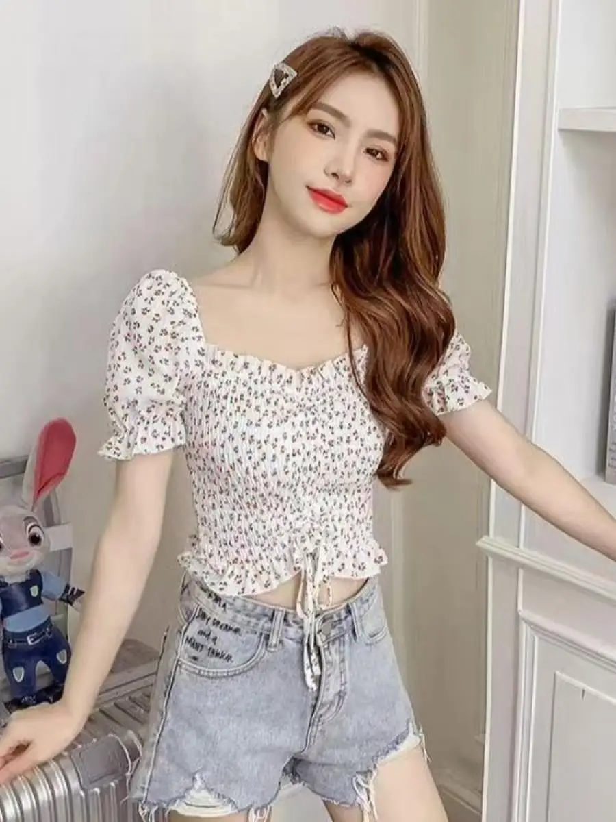 camisa-feminina-com-manga-bufante-gola-quadrada-com-cordao-estampa-floral-efeito-emagrecedor-estilo-empresarial-com-bols