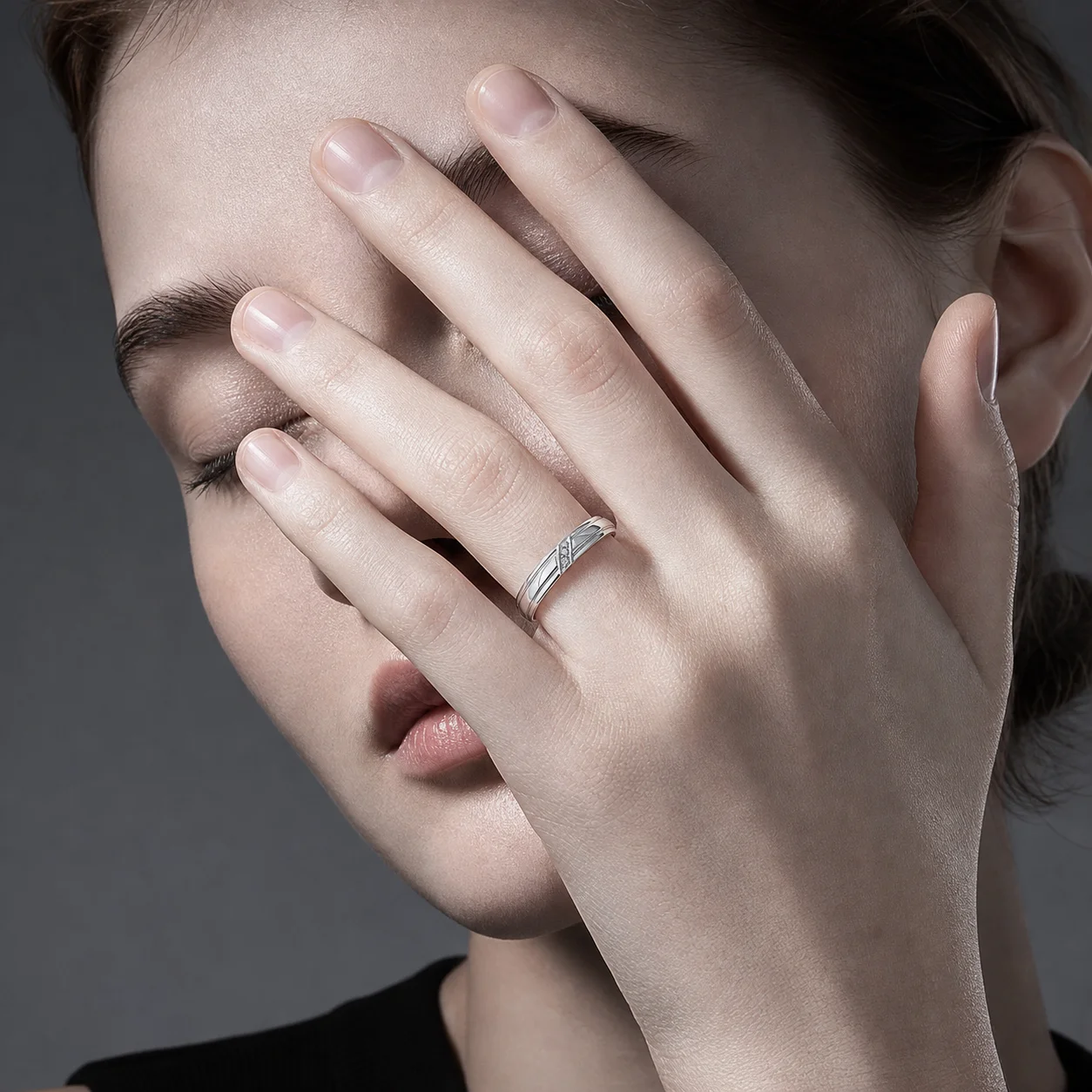 Trendy 4mm Stainless Steel 3 CZ Crystal Ring 18K Gold Plated Grooved Edge Wedding Engagement Finger Band Rings Women Wholesale