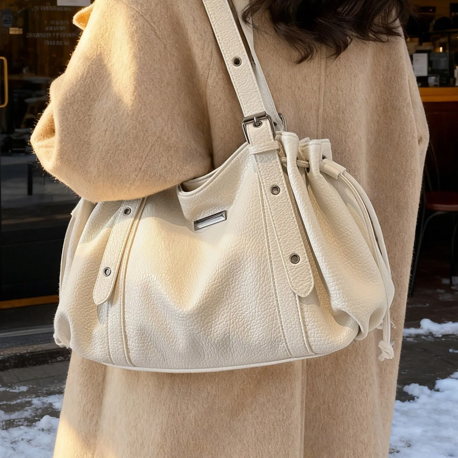 

2026 новая сумка-тоут большой вместимости, американская мотоциклетная сумка в стиле ретро, высокий уровень внешнего вида, пригородная сумка для горячих девушек, сумка через плечо, кошелек