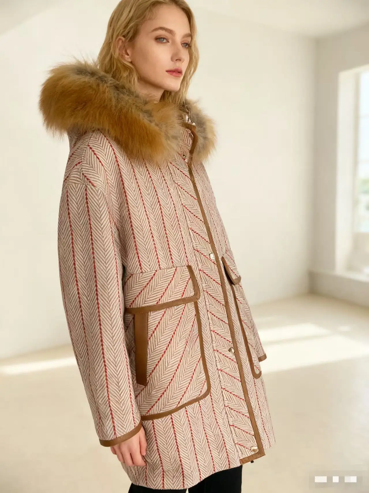 

Winter Casual Loose Tweed Coat with Hooded Real Fox Fur Collar Mid-Length Mixed-Fiber Coat 2025 New Style Plaid Design