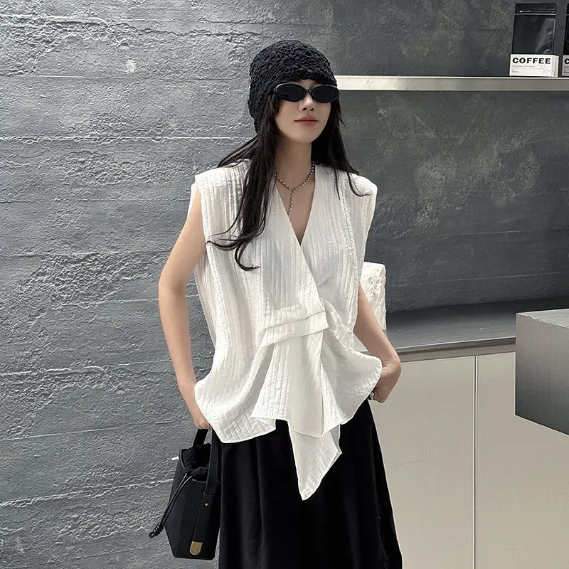 

V-neck Design Pleated Shirt For Women's Summer 2025 New Loose Irregular Fashionable Sleeveless Shirt