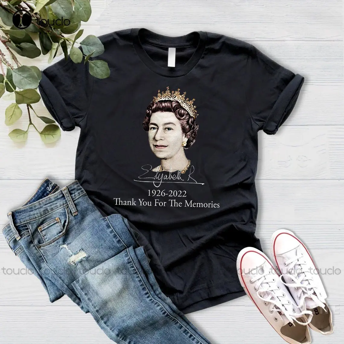 Rip Queen Elizabeth Ii 1926-2022 Shirt Queen Elizabeth Ii Shirt Queen Elizabeth Ii Thank You For The Memories Shirt Xs-5Xl