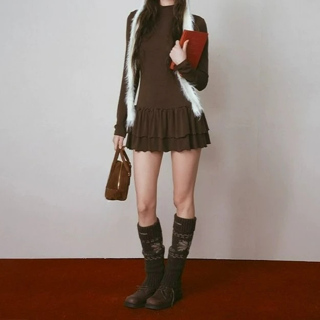 Abito t-shirt a maniche lunghe slim fit con collo alto per donna Abiti con volant a strati con base a strati di nuovo stile