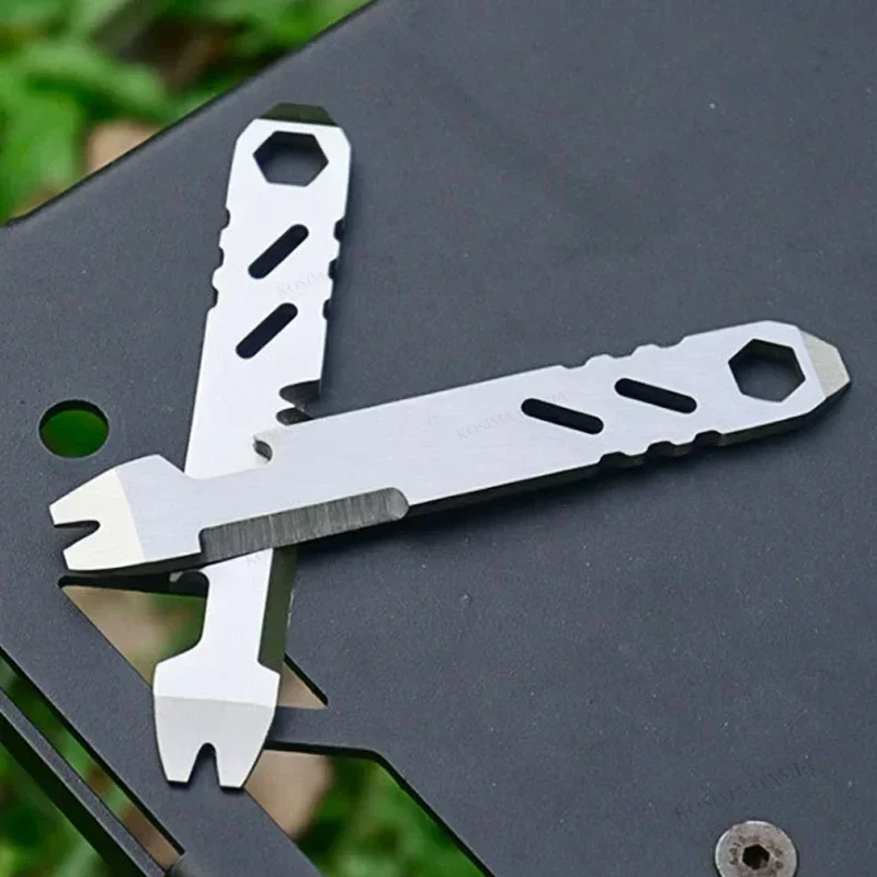 Mini Edelstahl Multifunktions-Hebelwerkzeug EDC Sechskantschlüssel Flaschenöffner Tragbares Outdoor-Fahrradreparaturwerkzeug Überlebenswerkzeug