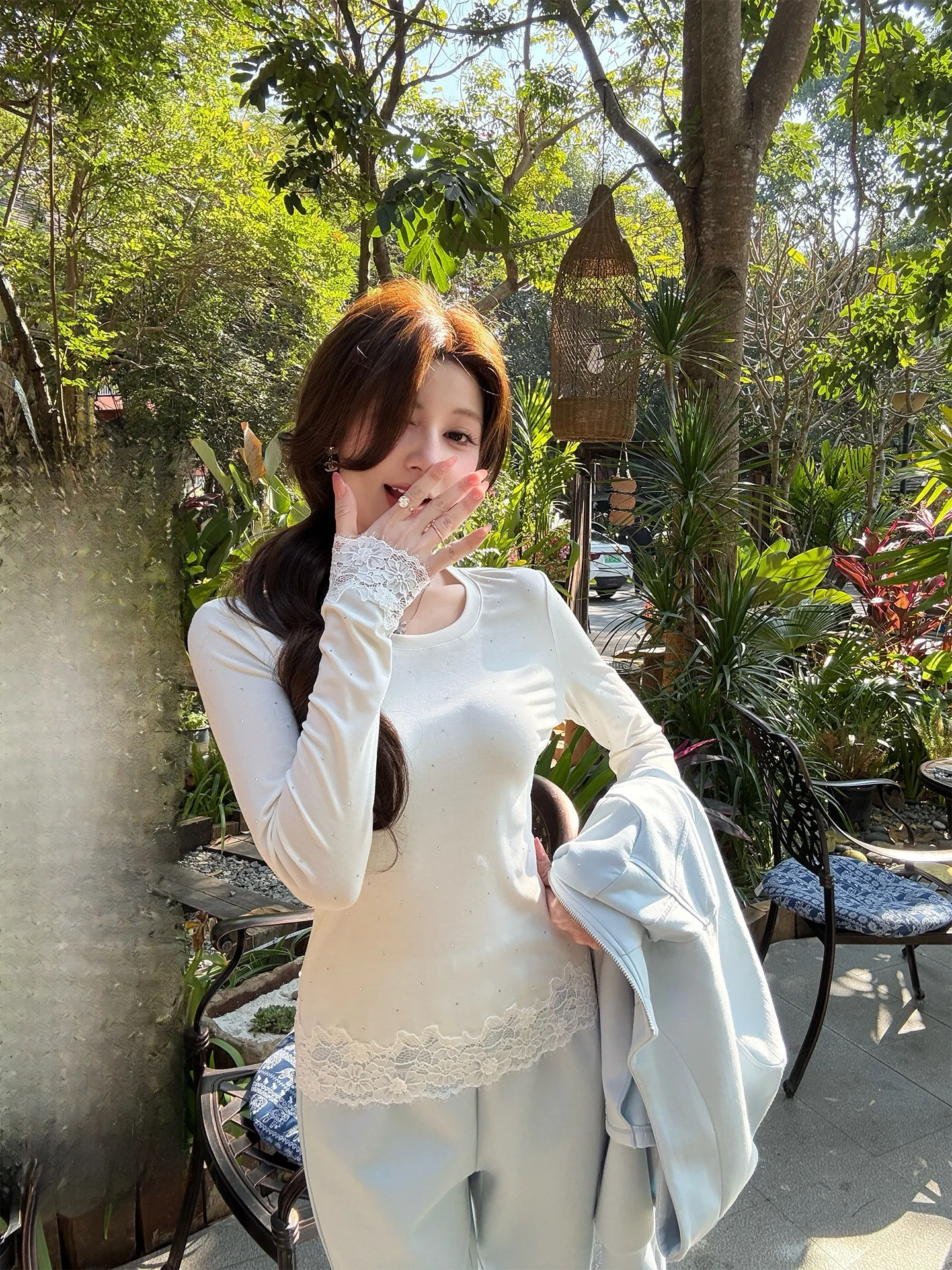 

Elegant Lace Base Shirt Women's Slim Fit Inner Wear T-Shirt Rhinestone Embellished Long Sleeve round Neck Spring Fashionable