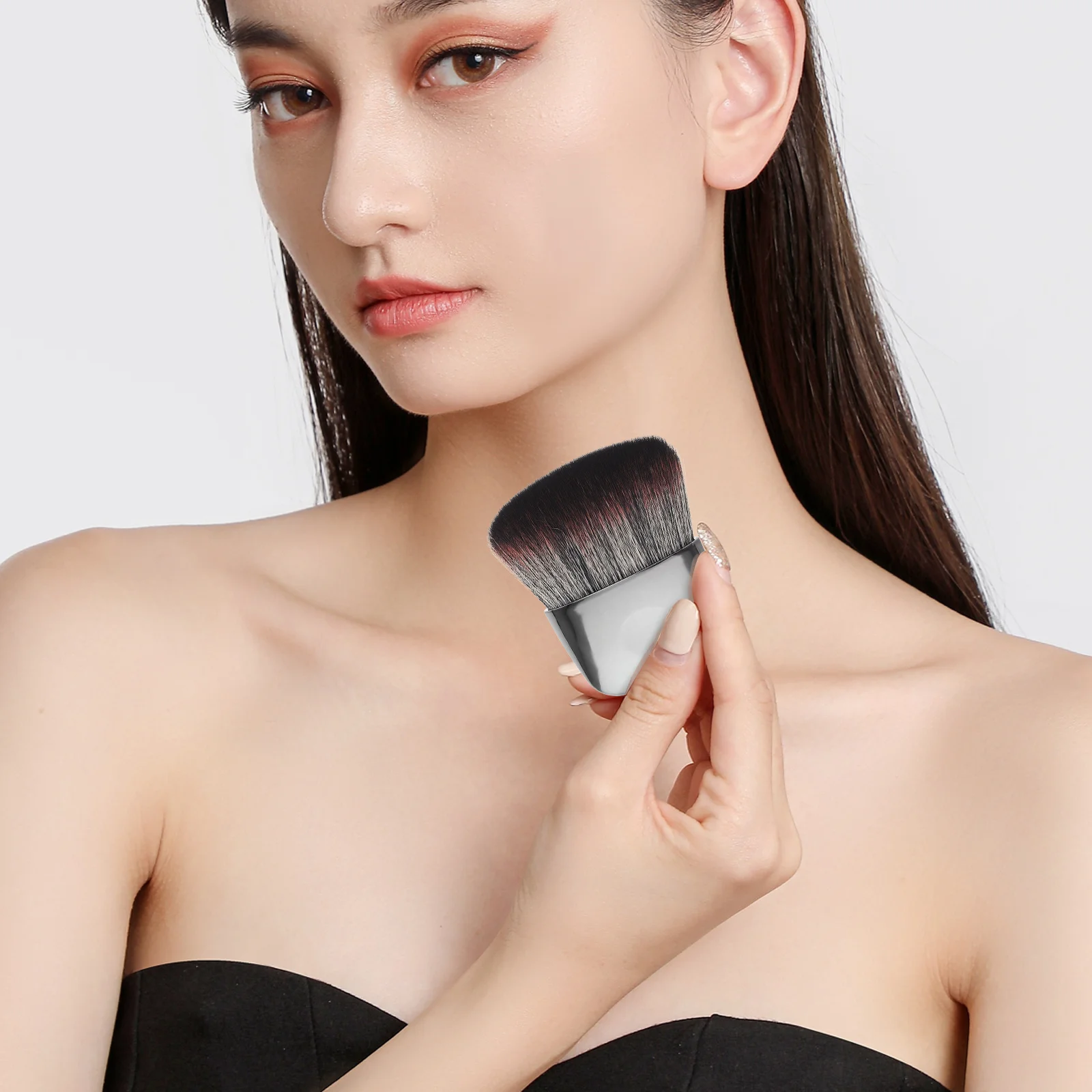 Pennello per Trucco Piatto Mini Compatto per Cipria, Blush e Fondotinta, Setole Morbide Non Sfilaccianti, Finitura Elettroplaccata Elegante, da Viaggio