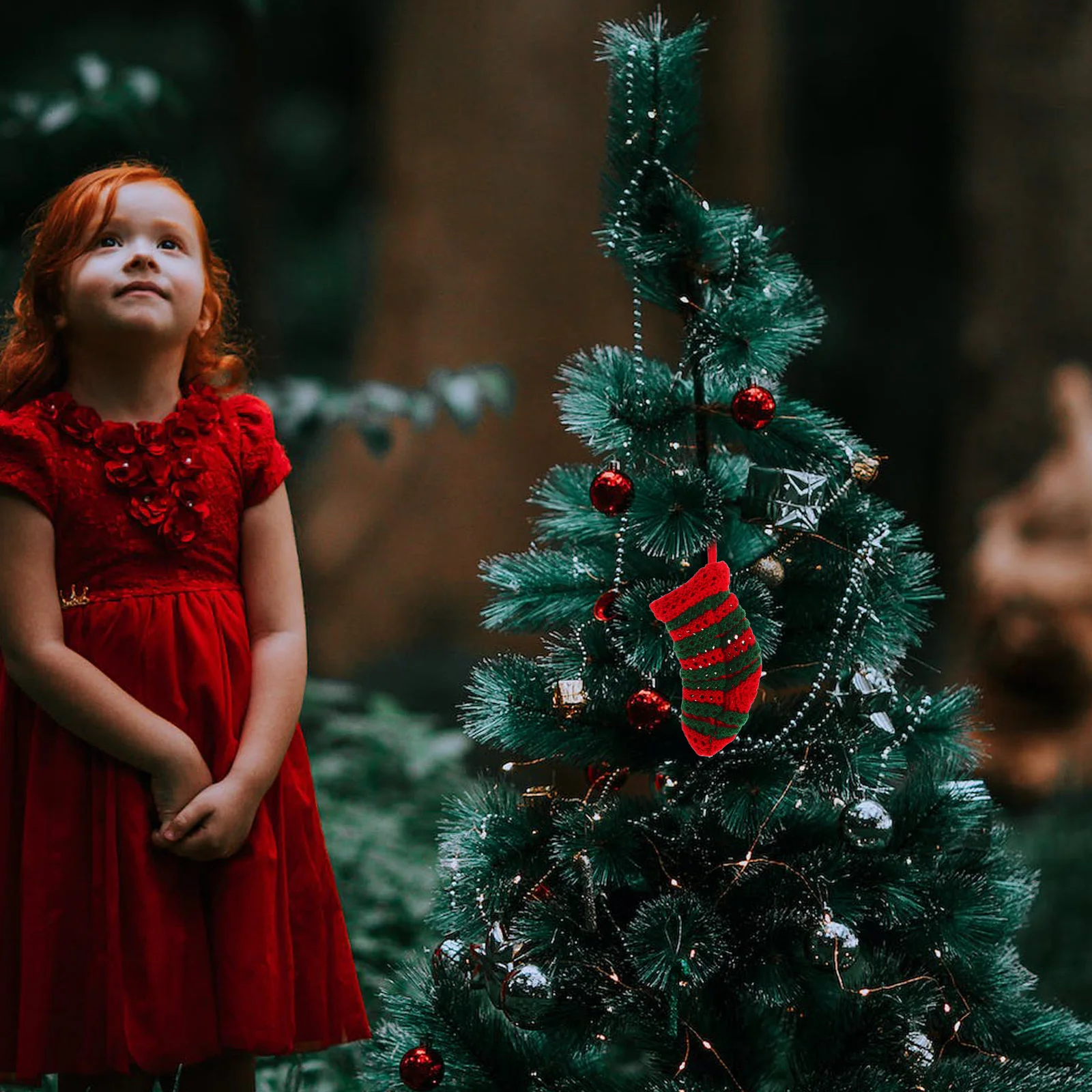 جوارب معلقة صغيرة للكريسماس باللونين الأحمر والأخضر الاحتفالي لتزيين عطلة الحلوى وحفلات الغزل #4