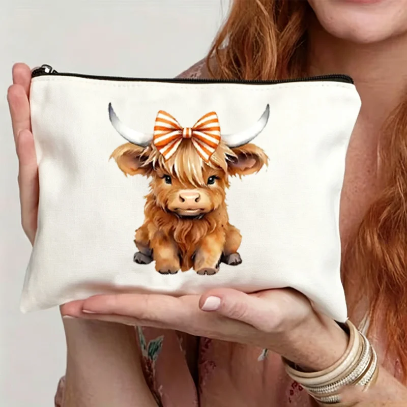 Cute Highland Cow Makeup Bag Printing，Lightweight, odorless polyester zipper bag，Fun Mother's Day Gifts，For mom or nature lovers