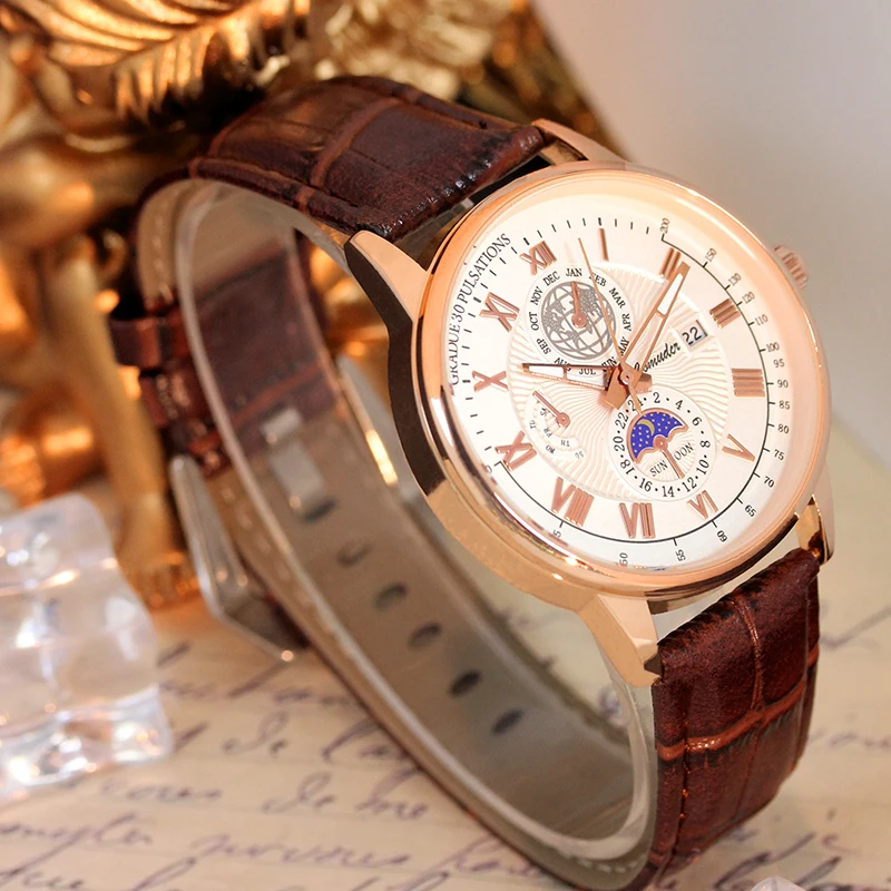 حزام جلد بني للرجال، ساعة كوارتز أرقام رومانية أنيقة وبسيطة على شكل قمر.