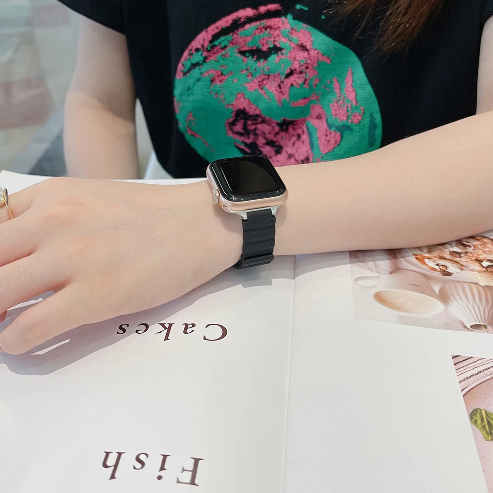 Magnetic Strap for Apple Watch Series 7 6 5 4 3 2 1 SE Woman Silicone Watchband for IWatch 41/40/38mm/45/44/42mm Wrist Bracelet