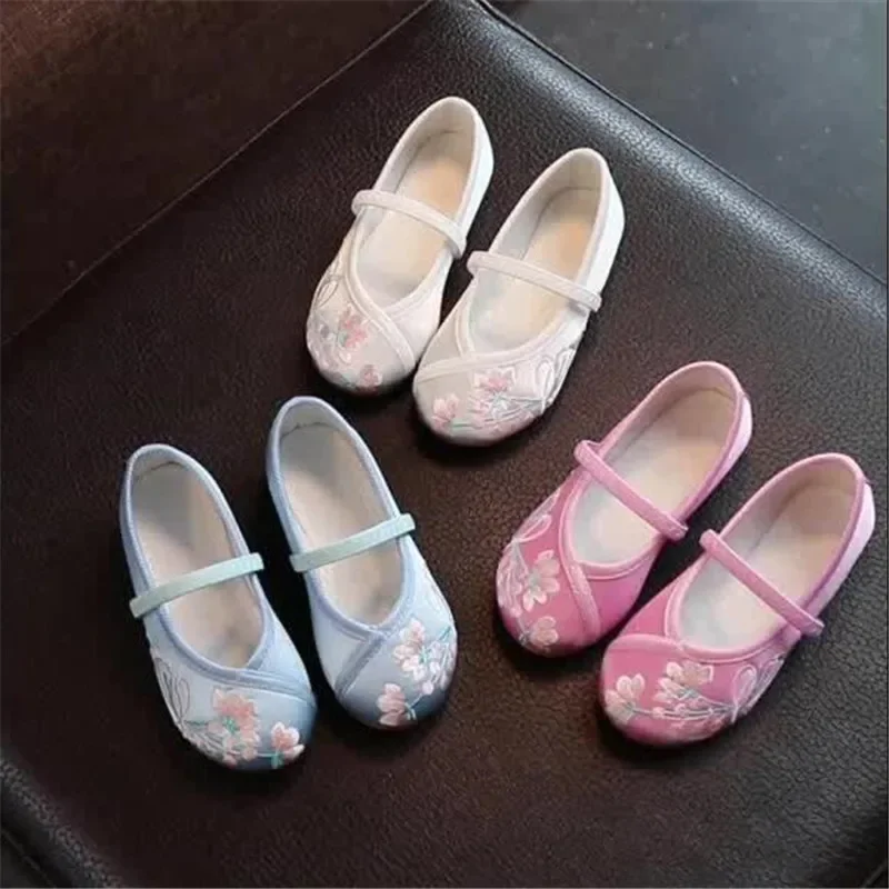 2024 New Retro Silk  Girls\' Cloth Shoes Manual Flower Embroidered Chinese Style Girls Casual Shoes National Wind Dance Shoes