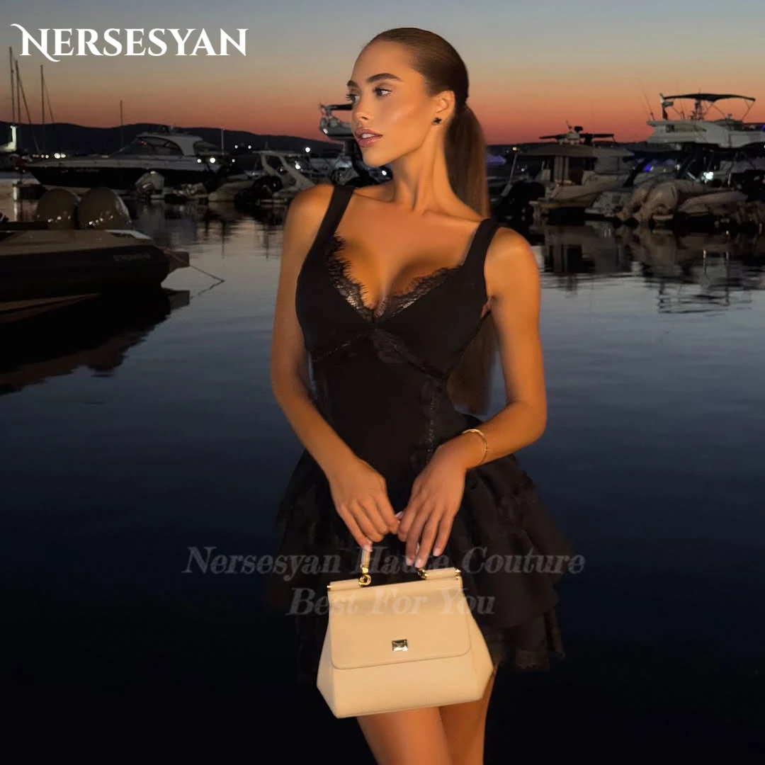

Nersesyan, черные кружевные сексуальные платья для выпускного вечера, аппликации, V-образный вырез, оборки, многоуровневое мини-платье с открытой спиной, коктейльные платья 2025, по индивидуальному заказу