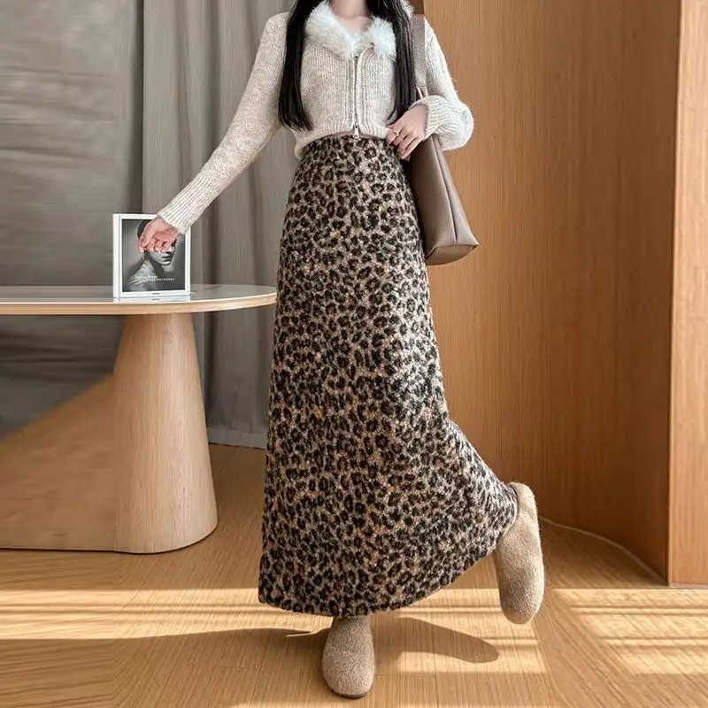 Leopard Print Midi Skirt for Women with High Waist and Slimming Effect, Split Fashion Straight Tube Skirt
