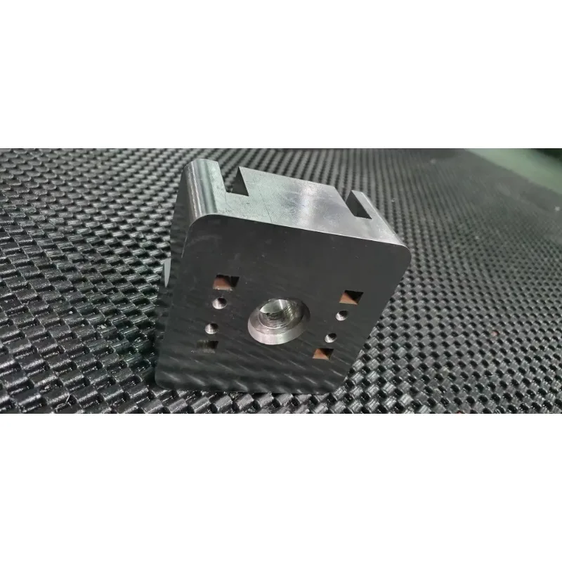 Componenti industriali Pezzi di ricambio SKD11/SCM440 Stampo per lama sfusa in gomma Stampo per veicoli per l'industria di vendita in acciaio