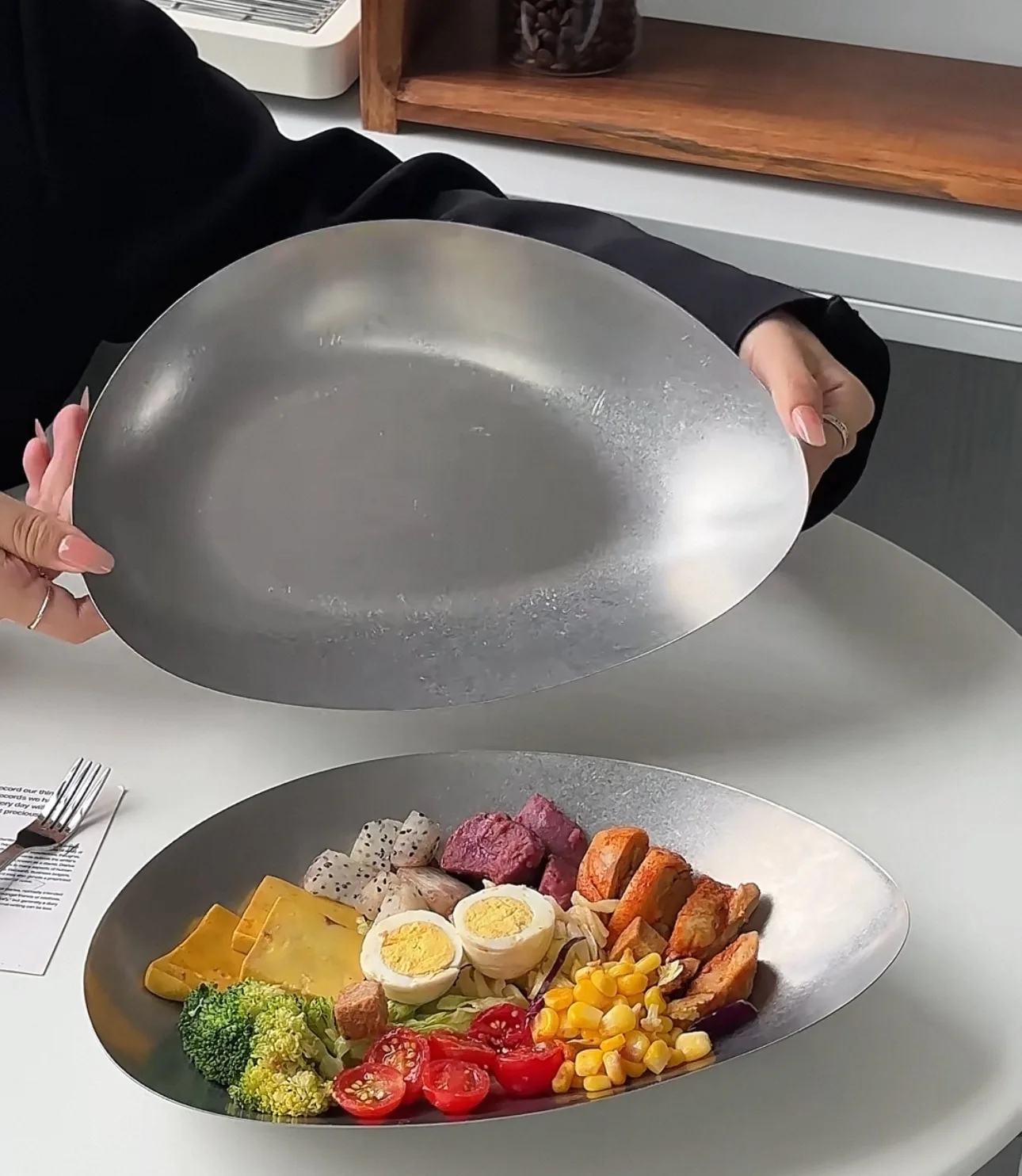 Retro Stainless Steel Irregular-Shaped Plate Creative Irregular Dinner Plate Cold Dish Plate Barbecue Plate Western Food Plate Light Meal Salad Plate 1Pcs