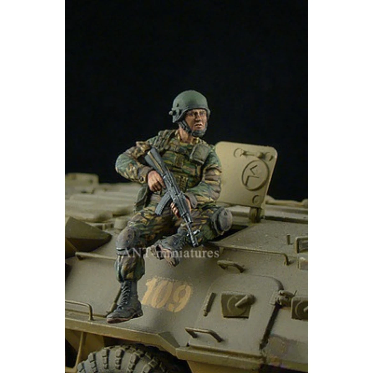 

1/35 Resin unpainted model kit, military theme, Soviet soldier unassembled and unpainted GK