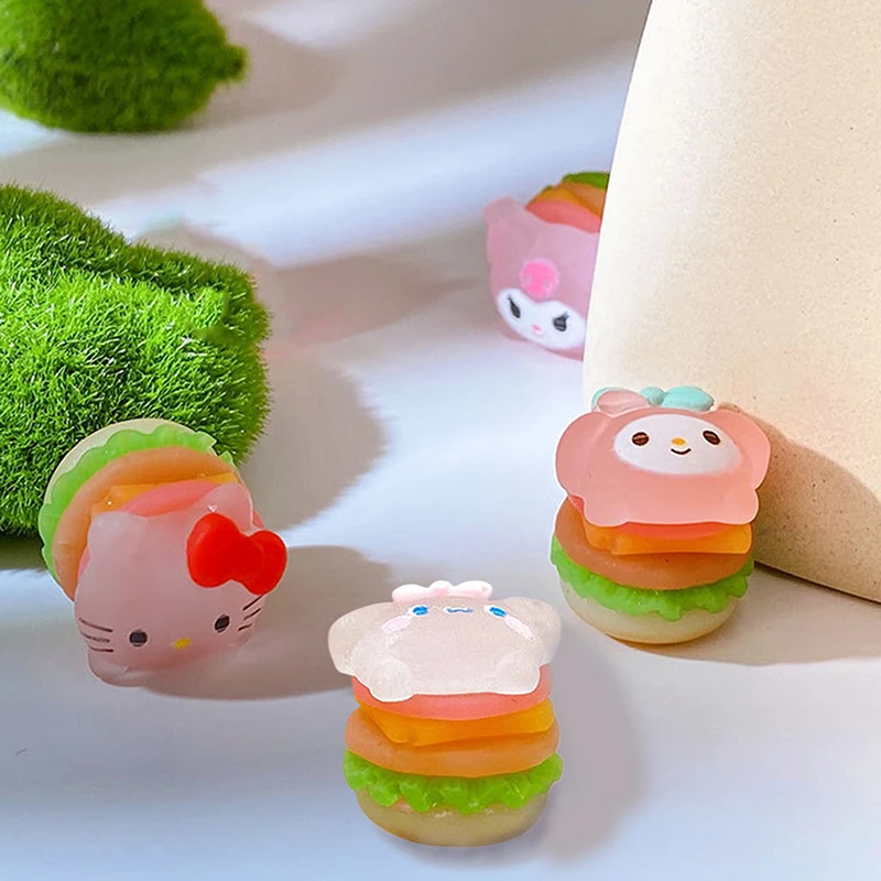 Luminoso mini sanrio microlandscape em miniatura olá kitty estatuetas acessórios de jardim de fadas decoração para casa brilho no escuro