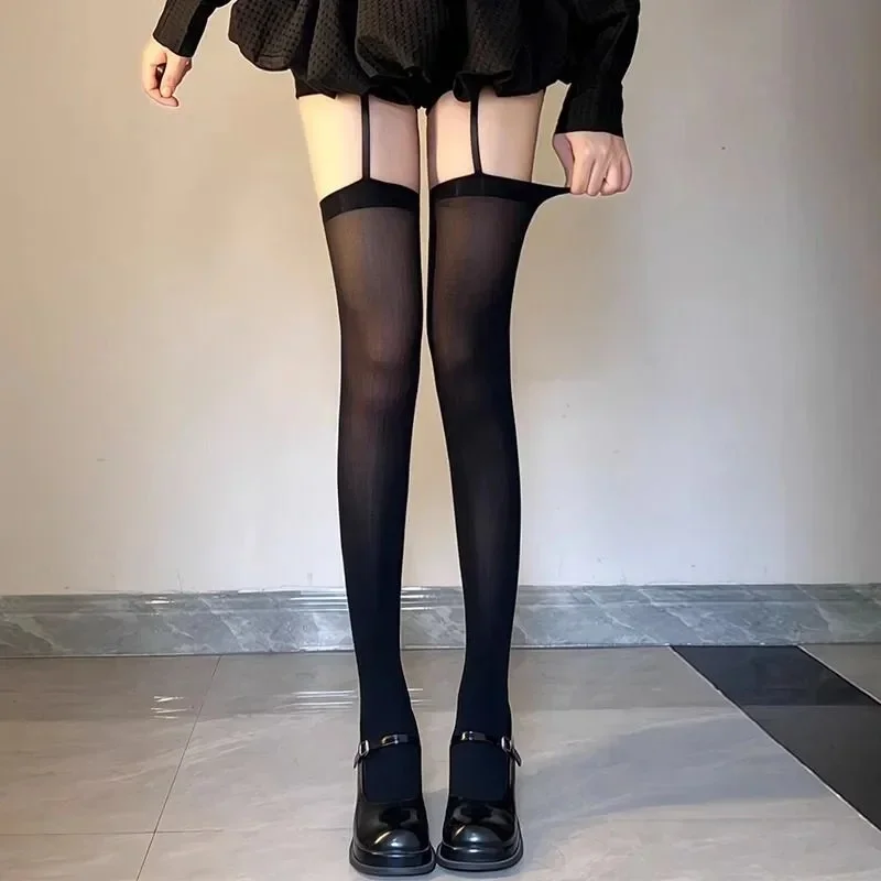 Sexy Strapshalter-Overknee-Strümpfe aus Samt, dünn, schwarz-weiß, unregelmäßig, mit freiliegender Haut, Lolita JK Japanische Kniestrümpfe, eng anliegend