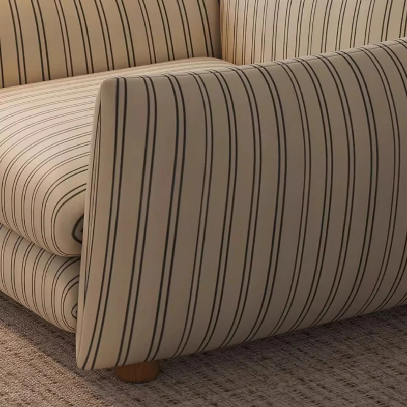 كرسي بذراعين عتيق في منتصف القرن بتصميم بسيط وحديث للشرفة وكراسي غرفة المعيشة وأثاث أنيق ومريح