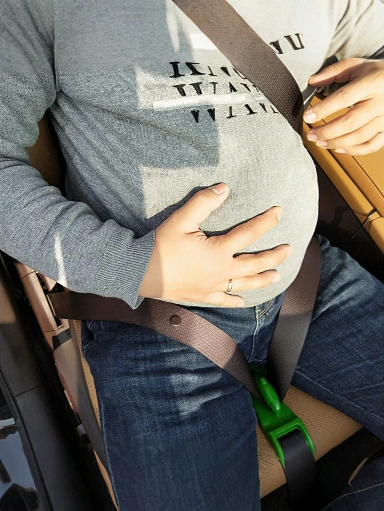 أداة ضبط حزام مقعد الحمل - موسع حزام مقعد السيارة العالمي للحوامل مع وظيفة تخفيف ضغط البطن وتوزيع الوزن