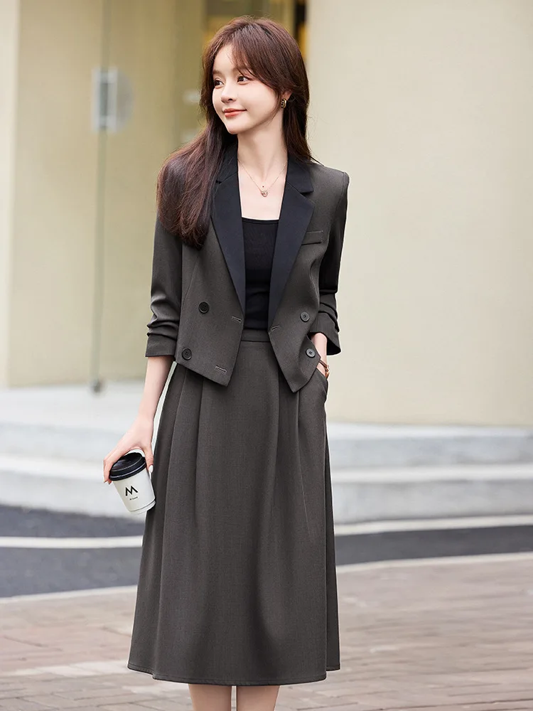 Gray short blazer for women, new autumn collection, elegant and sophisticated, suitable for commuting, formal wear, fashionable