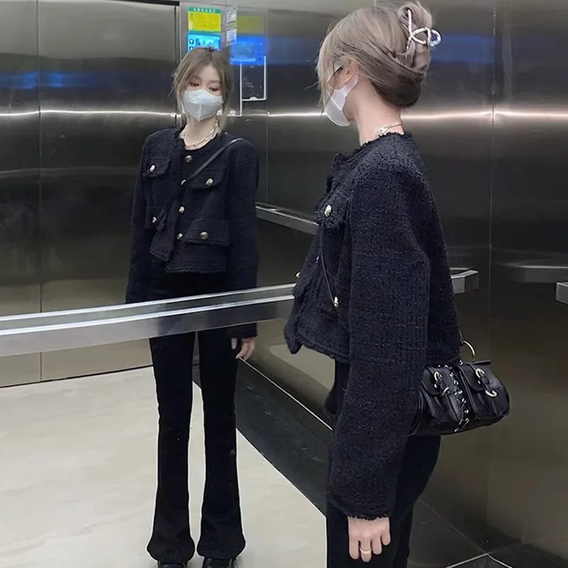 

Elegant Coats Woman Red Trench Coat Waistline Buttoning Youthful Age-Reducing Champagne Epaulets Patterned Badge Cord Strapping