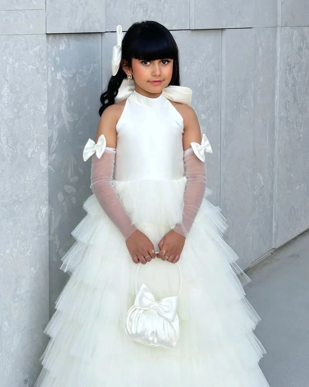 ที่กําหนดเองงาช้างดอกไม้สําหรับงานแต่งงานคอสูง Layered Elegant Holy First Communion จัดเลี้ยงประกวดชุด