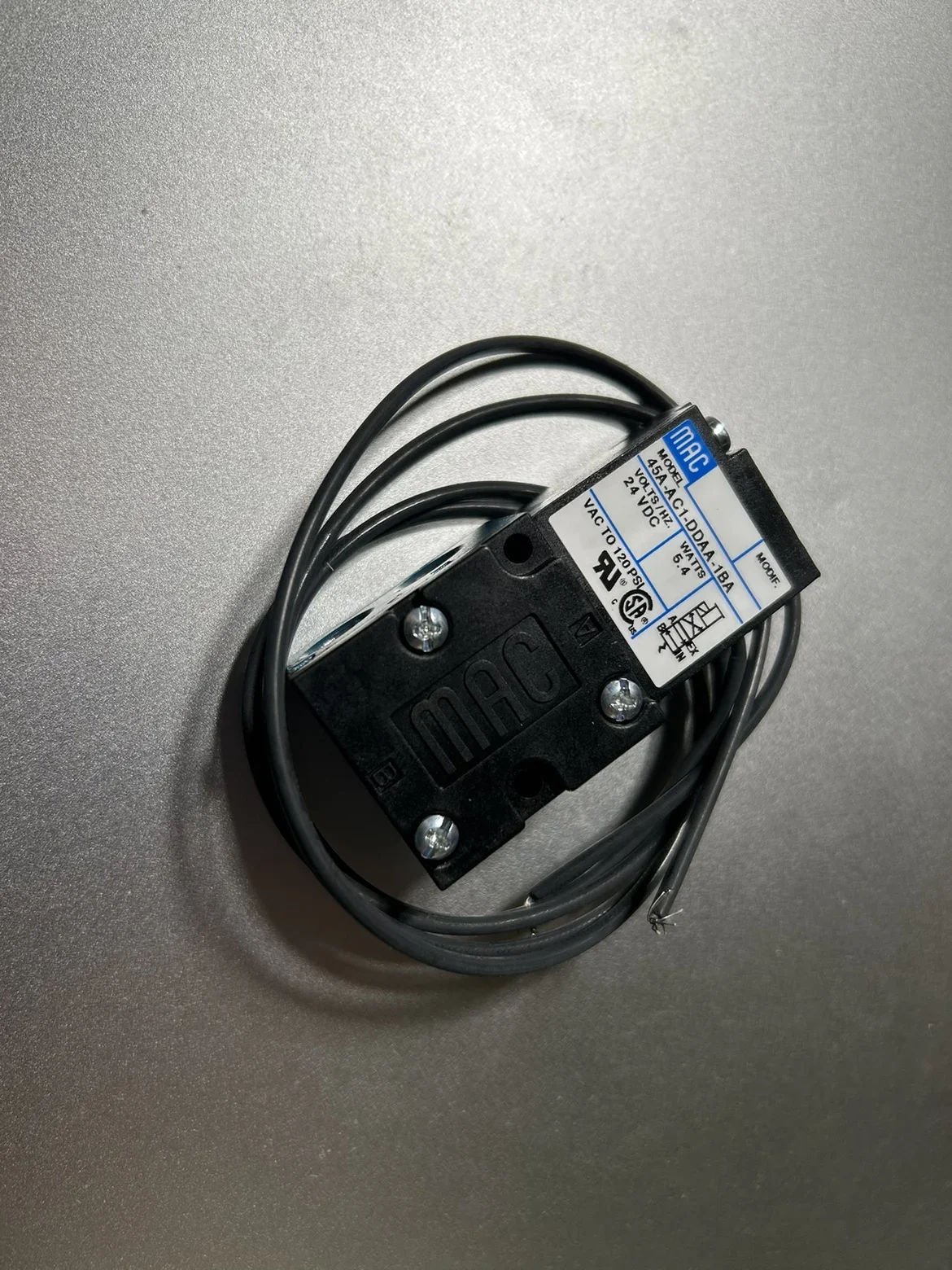 

Brand new original American high frequency electromagnetic valve 45A-AA1-DBCA-1BA AC120V