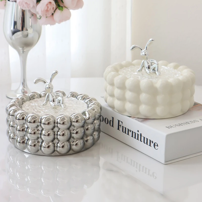 

The New Design of Women's Ashtray Features A High-end Instagram Style and Silver Rabbit Cover, Allowing Women To Smoke Elegantly