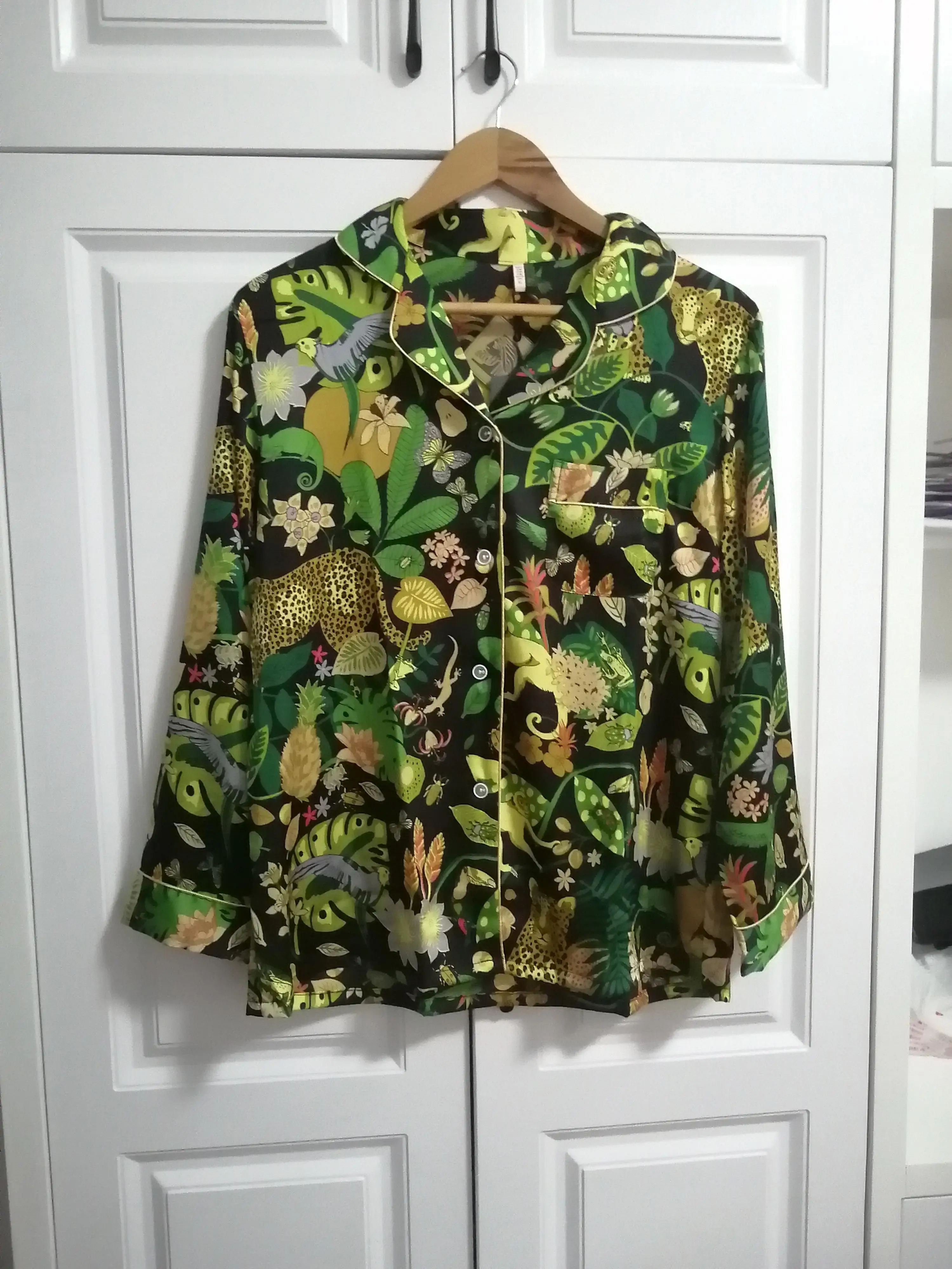 Conjunto de pijama de seda satinada con estampado verde bosque para mujer, ropa de dormir para el hogar, 2 piezas, manga larga, verano, 2024