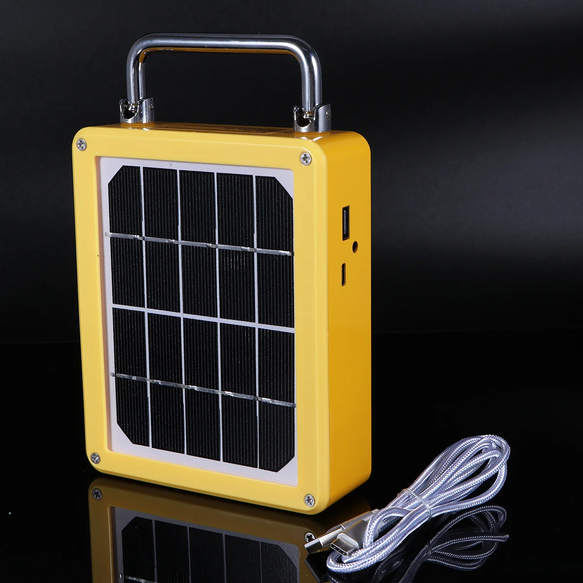 Lampu LED Tenaga Surya yang Kokoh 10W 6000k Putih untuk Perawatan Berkemah di Luar Ruangan Lampu Tenaga Surya Darurat Lampu Darurat