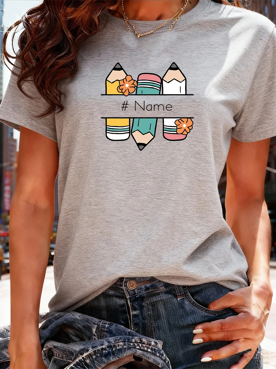 تي شيرت أبيض قصير الأكمام بنمط قلم رصاص ملون ونص اسم قابل للتخصيص للنساء #3