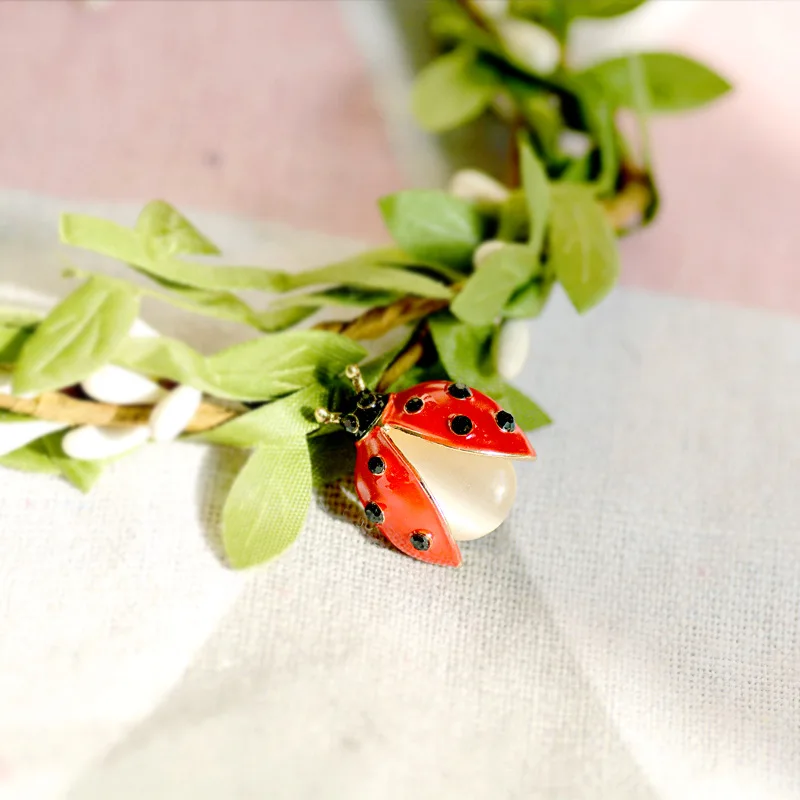 Summer Rural Style Enamel Seven Spotted Ladybug Red Green Brooches For Unisex Trendy Rhinestone Pins Jewelry Gifts Party Office