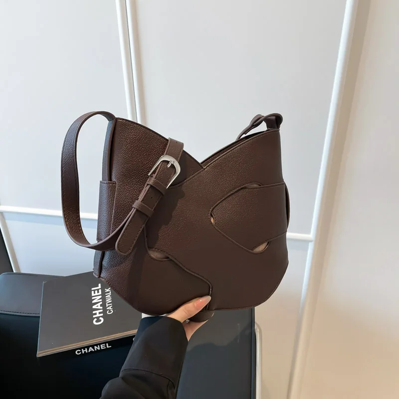 

New Woven Butterfly Bag for Women, Wide Striped Shoulder Messenger Bag, Simple and Trendy Fashion, Versatile Design Style