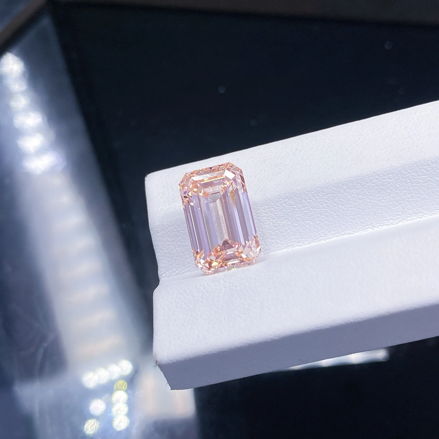 QIBAOKU 9CT VS1 Fancy Intense Pink Lab Grown Diamond IGI Certificate Emerald Shape Diamonds for Women Wholesale Jewelry 2026