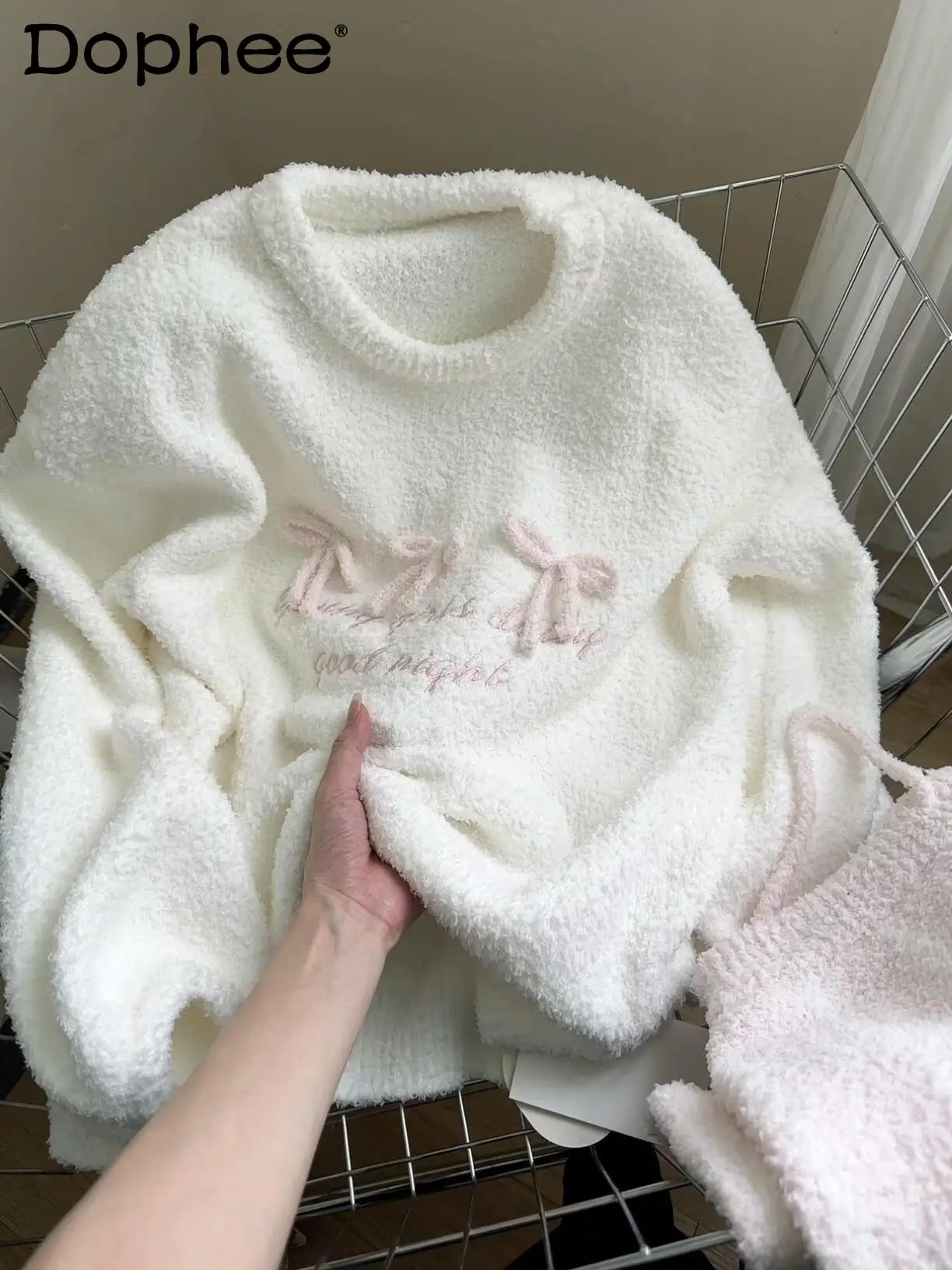 

Sweet Cute Bow Thin Velvet Pajamas for Women Winter Fleece Thickened Homewear Warm Long Sleeve Round Neck Two-Piece Set