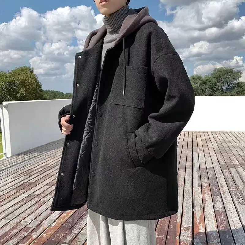 

Мужское пальто из шерстяной смеси с декоративной отделкой и узорами