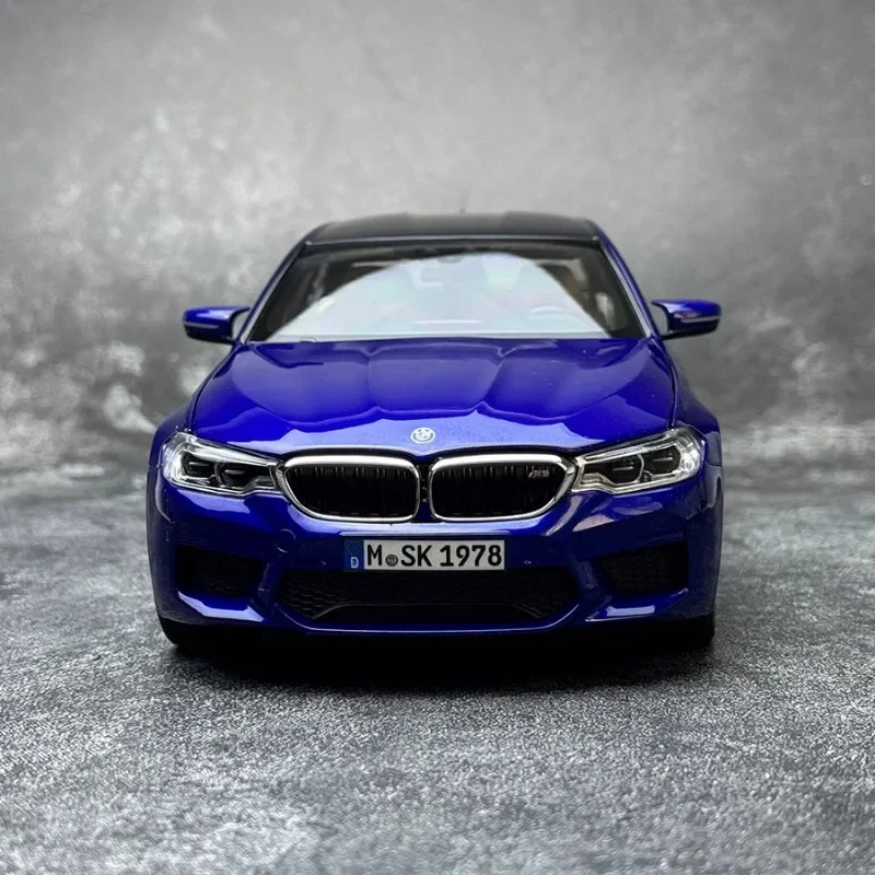 Original 1:18 2018 BMW M5 F90 alloy simulation model, children\'s collection of decorative toys, holiday gifts for children.