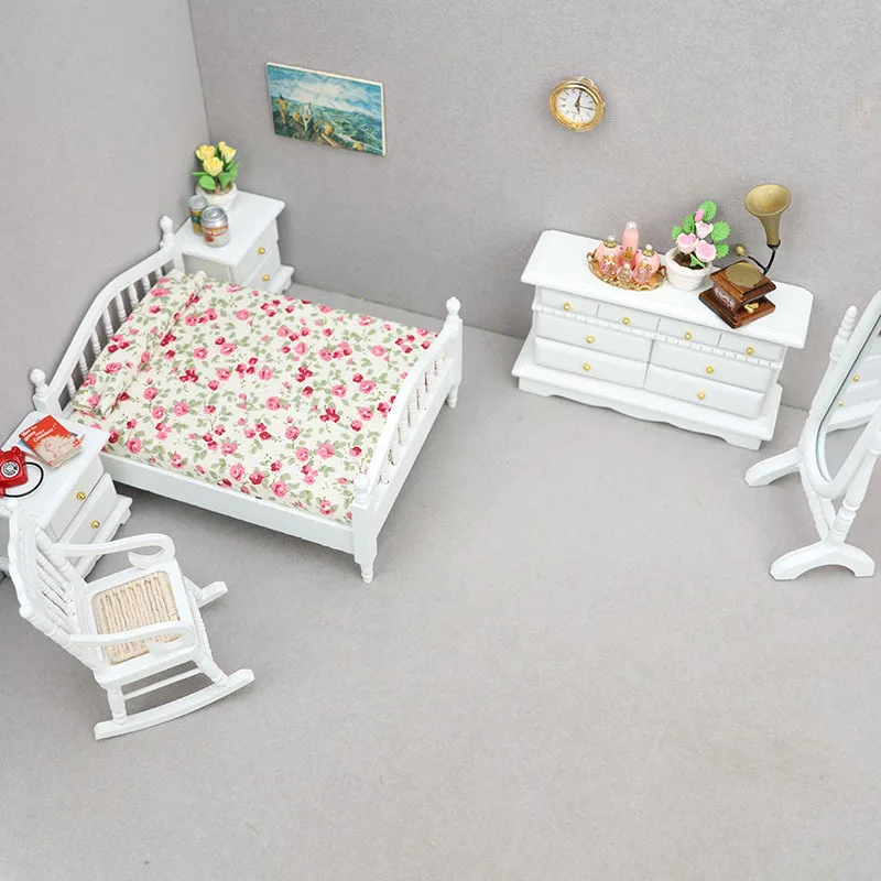 Juego de dormitorio para casa de muñecas en miniatura 1:12, cama pequeña Floral Ob11, silla con espejo, gabinete, accesorios para casa de muñecas hechos a mano exquisitos, Juguetes