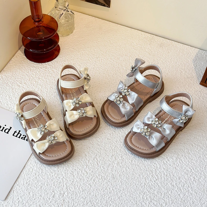 

Весенние детские туфли-балетки для девочек с открытым носком, бантом и кристаллами, бежевые, серебристые, нескользящие, очаровательные