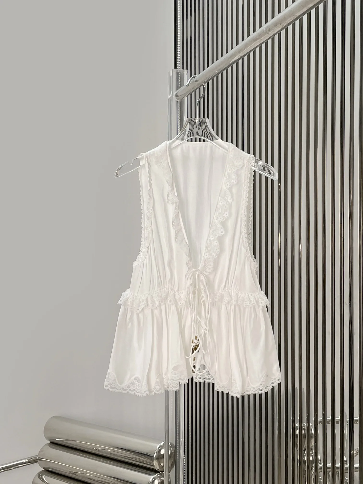 White Lace Trim V-Neck Women's Vest Drawstring Design Slimming Anti-Aging Versatile Style Commute Wind Loose Fit Outerwear