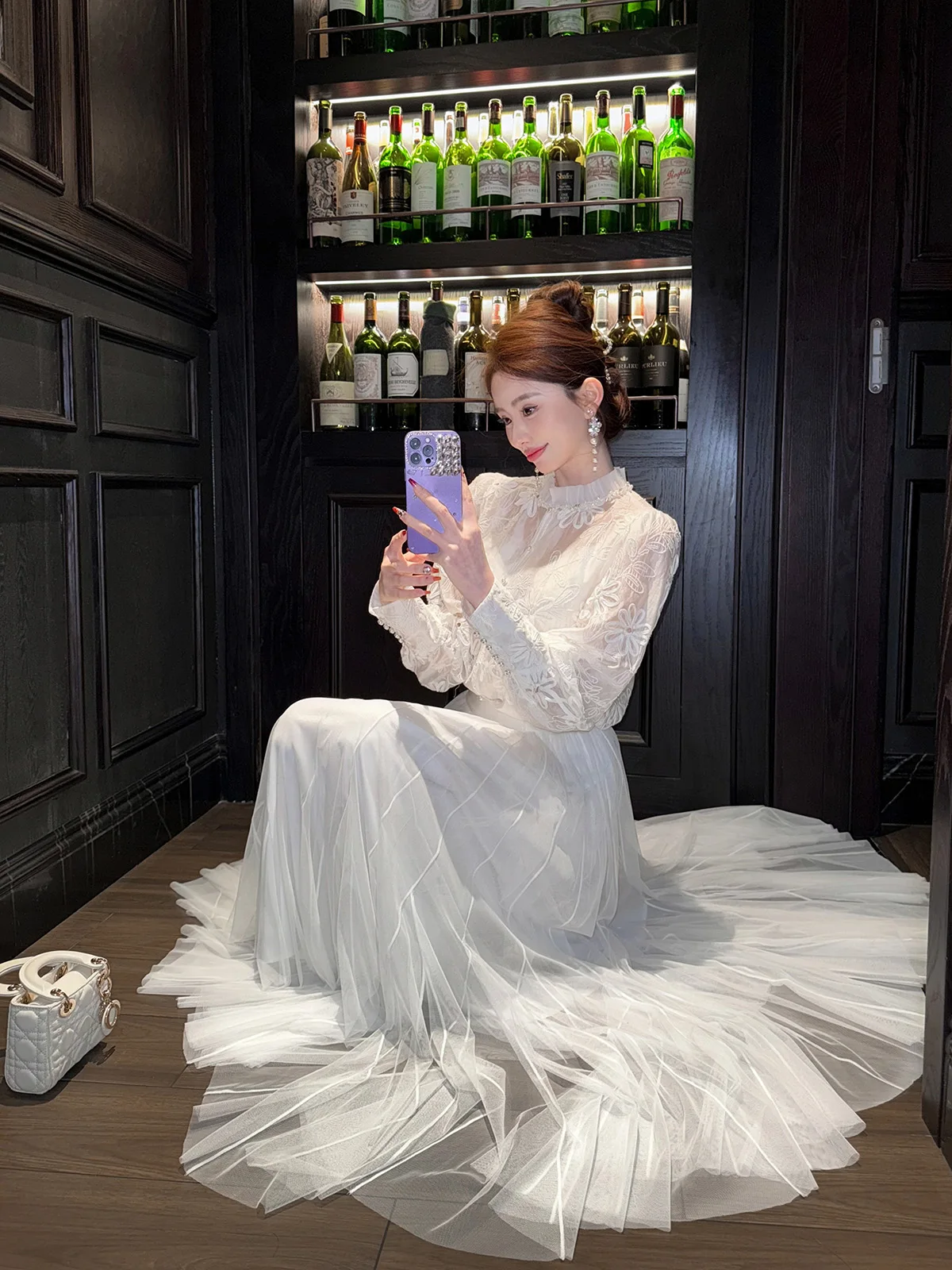 

Раннеосенняя специальная коллекция: Женская блузка с вышивкой, бисером, воротником-стойкой, рукавами-фонариками и французским кроем