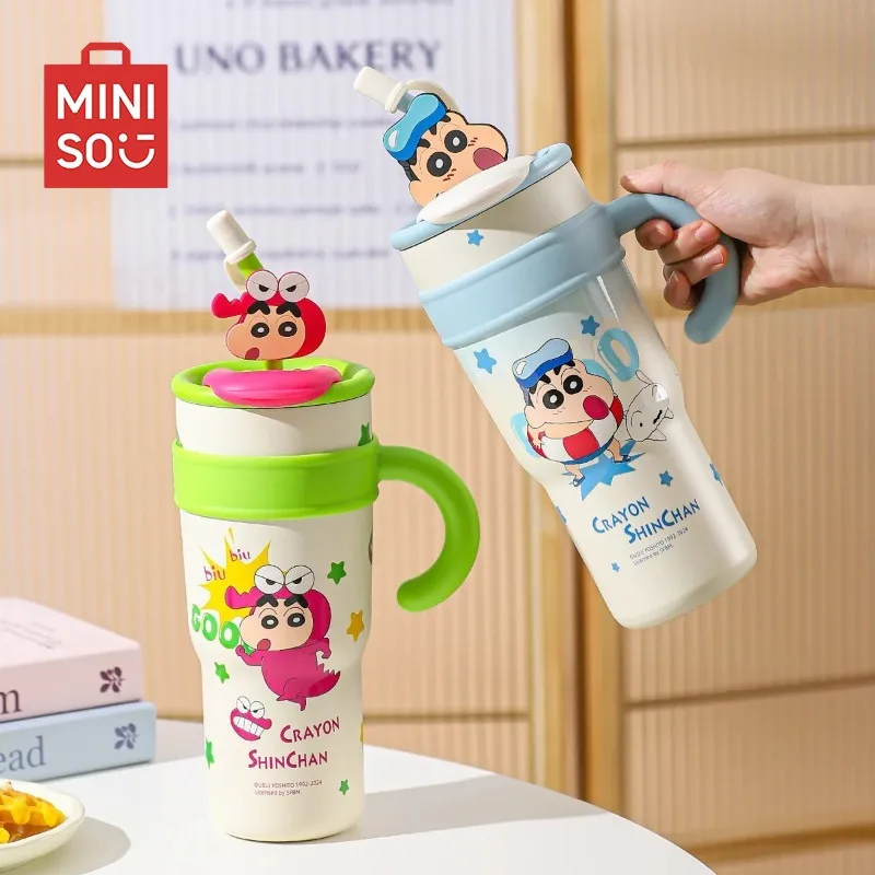 MINISO Crayon Shin-chan Taza de agua con pajita de gran capacidad Taza Termo portátil de acero inoxidable Taza para beber hielo con dibujos animados lindos para niñas
