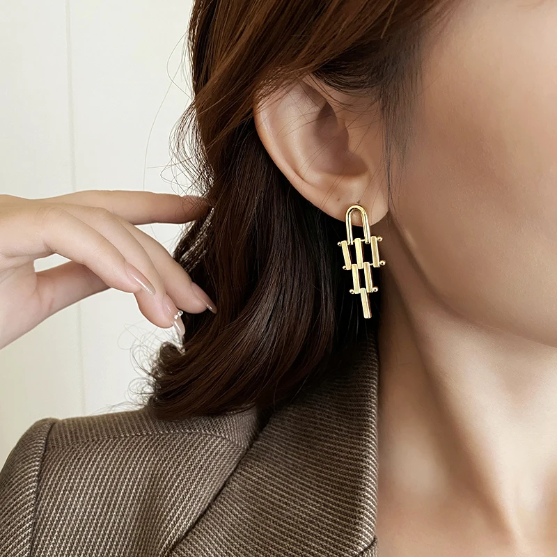 Europe and America Hot selling Fashion Jewelry 18K Gold plated Geometric Metal Earrings Luxury Modern Women Party Accessories