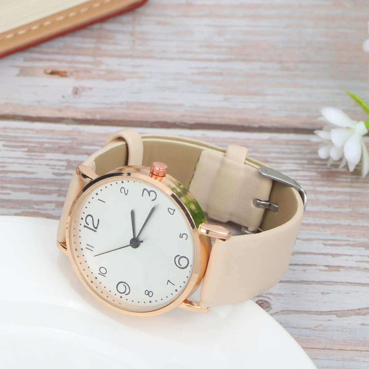 

Girls Women Quartz Watch Casual Beige PU Strap Comfortable Wrist Watch Simple Surface Design Ideal Gift for Women