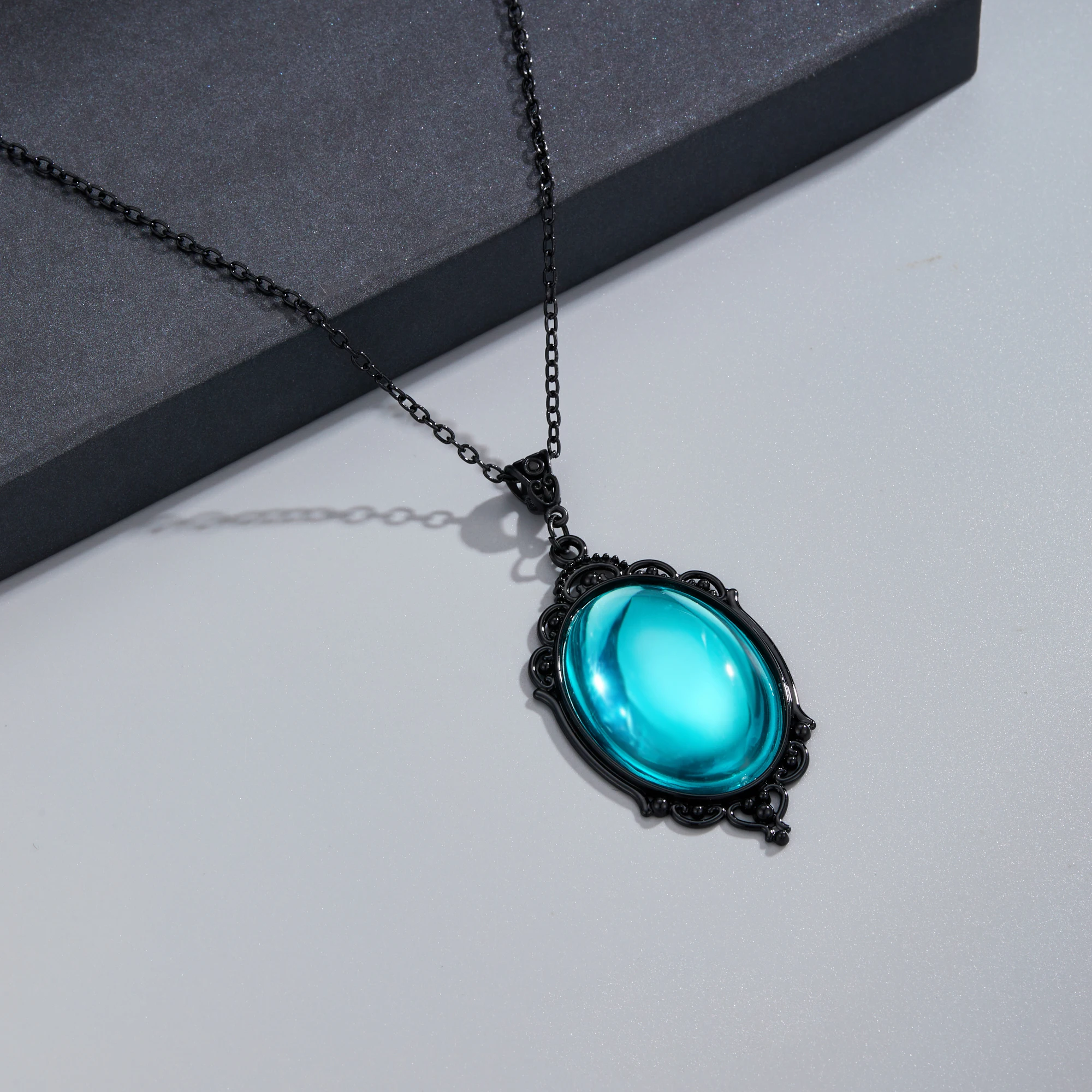 New Vintage Gothic Vampire Relief Pendant Necklace for Men Women Exquisite Fashion Witchcraft Jewelry Collar Gift Choker