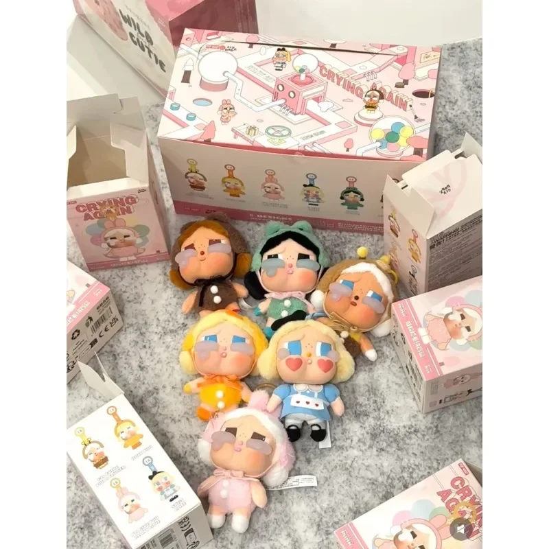 POPMART CRYBABY Tearfactory سلسلة أفخم صندوق أعمى تمثال قلادة مع وجه من الفينيل دمية لطيفة تحصيل عيد الميلاد ألعاب متململة