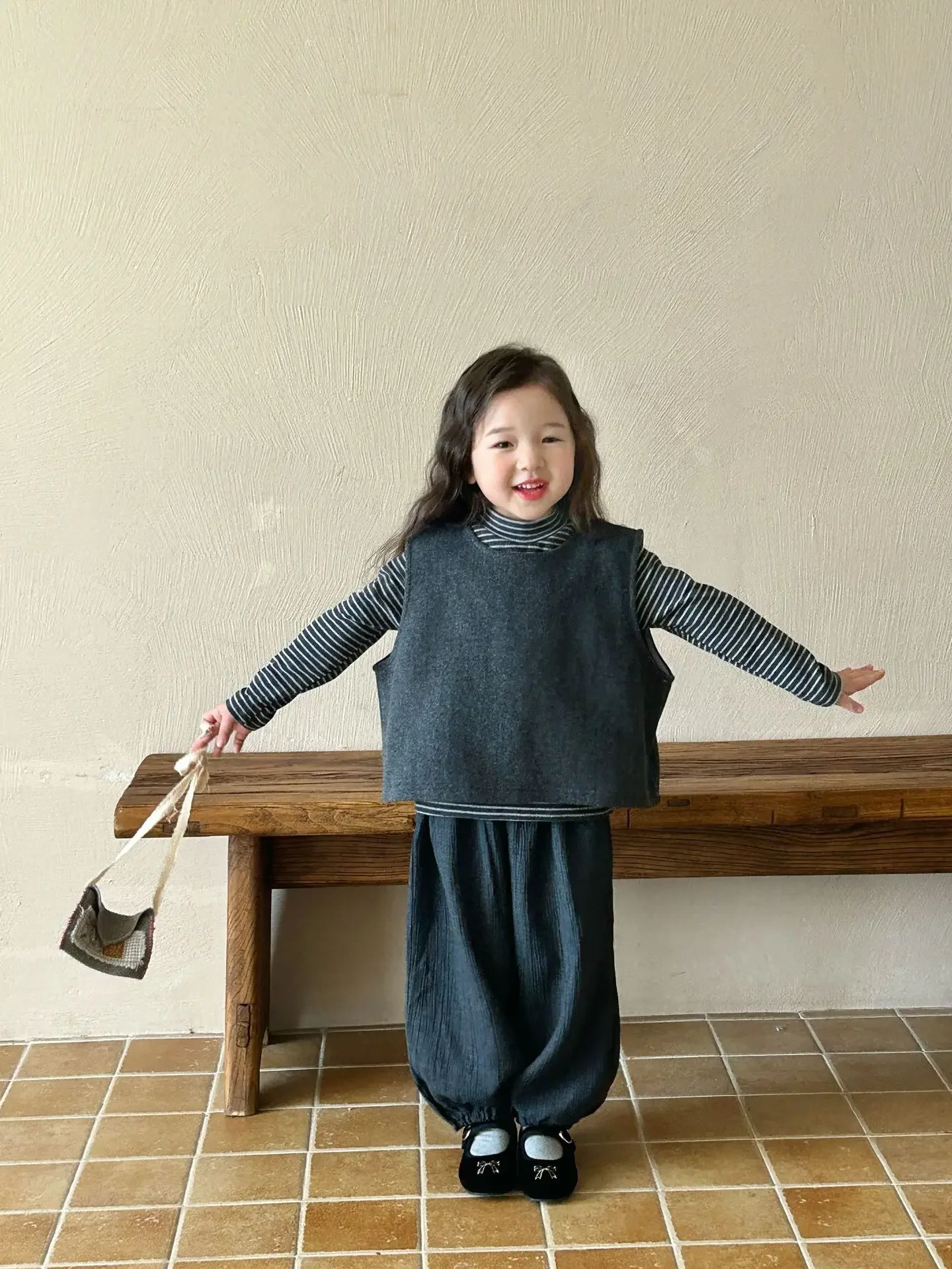 Girls Suit 2024 Autumn New Childrens Wear Korean Style Baby Girl Woolen Vest Top Cotton Hemp Bloomers Two-piece Set Casual image 6
