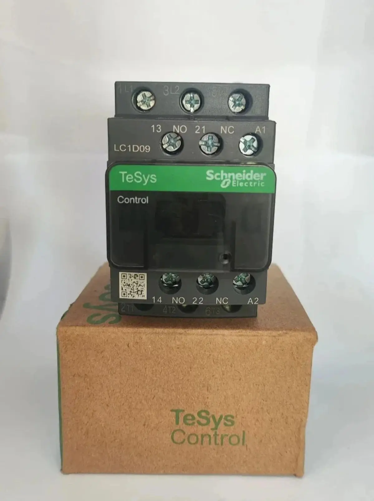 

Контактор LC1D09M7C LC1D09M7 - 3P(3 NO) - AC-3 - 440 В 9 А - катушка 220 В AC